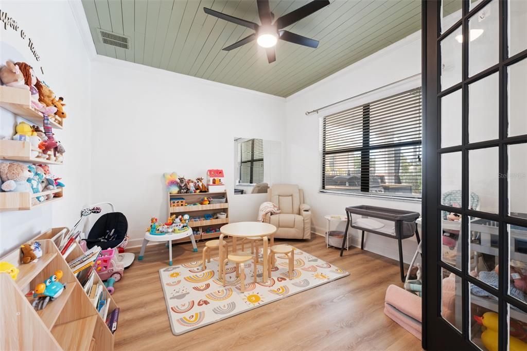 For Sale: $1,250,000 (5 beds, 3 baths, 4118 Square Feet)