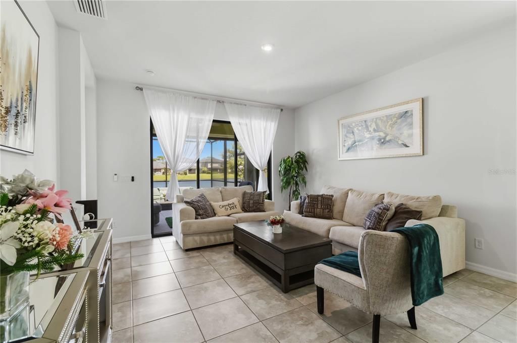 For Rent: $3,200 (3 beds, 2 baths, 1790 Square Feet)
