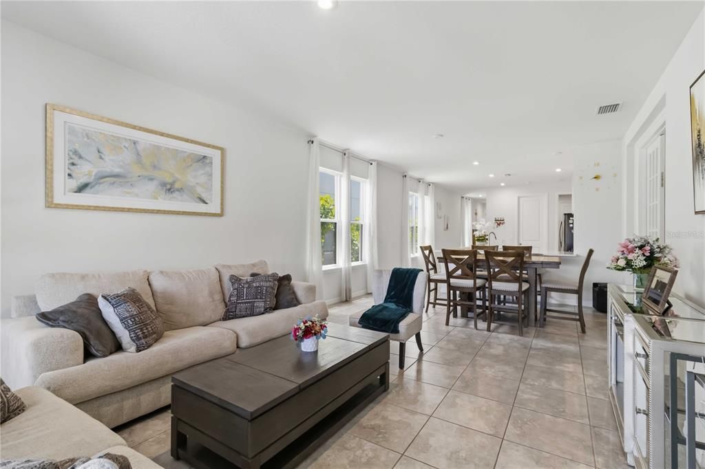 For Rent: $3,200 (3 beds, 2 baths, 1790 Square Feet)