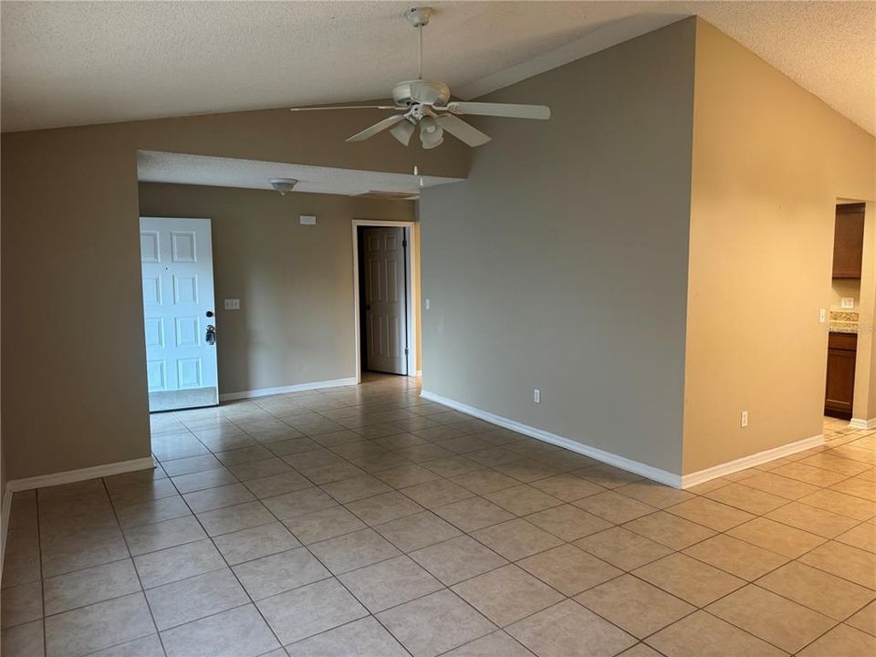 For Sale: $399,900 (3 beds, 2 baths, 1912 Square Feet)