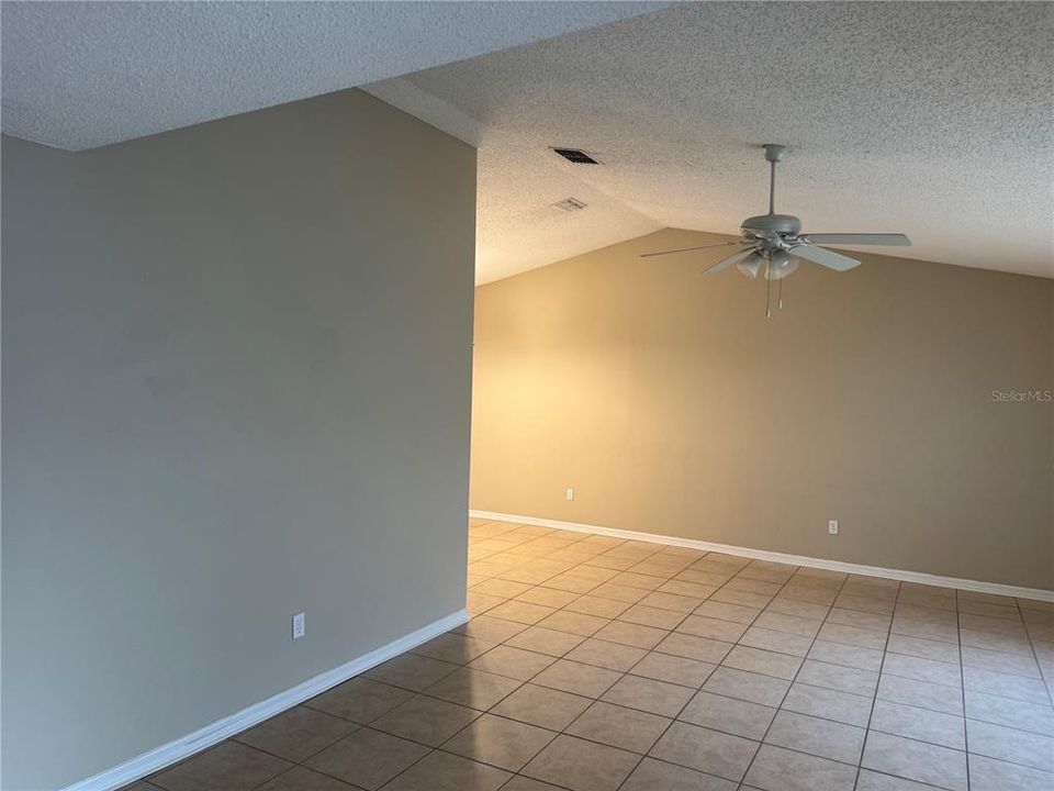 For Sale: $399,900 (3 beds, 2 baths, 1912 Square Feet)