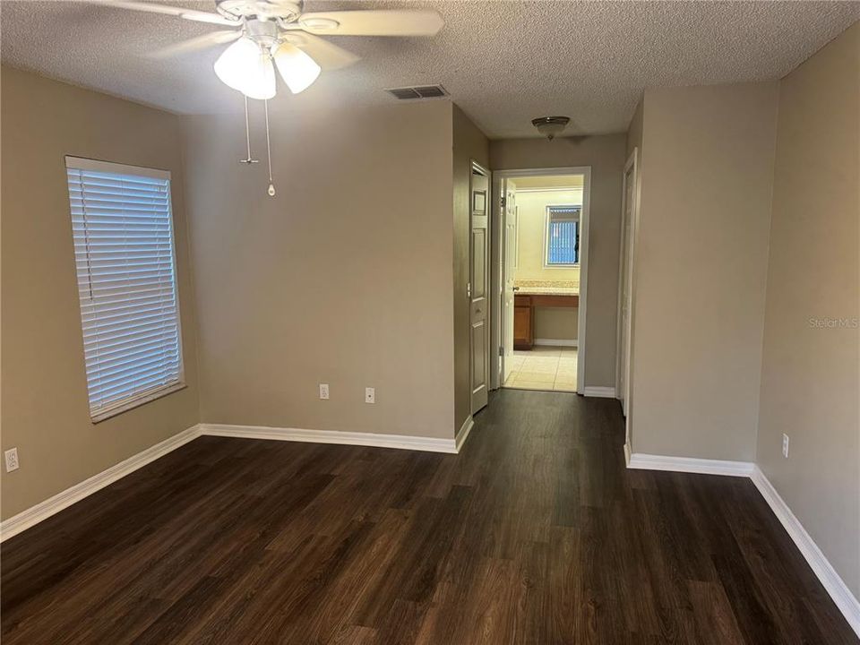 For Sale: $399,900 (3 beds, 2 baths, 1912 Square Feet)