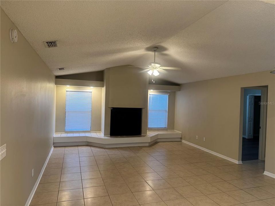 For Sale: $399,900 (3 beds, 2 baths, 1912 Square Feet)