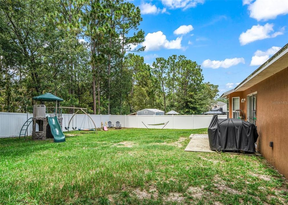 Activo con contrato: $224,000 (3 camas, 2 baños, 1429 Pies cuadrados)