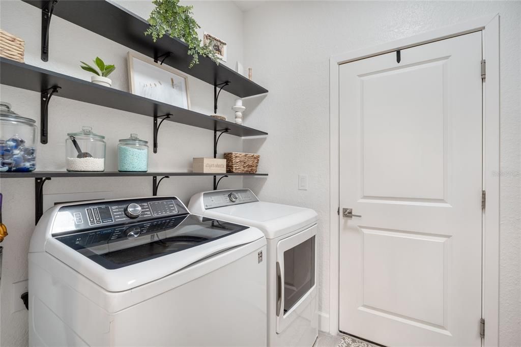 For Sale: $459,000 (3 beds, 2 baths, 1957 Square Feet)
