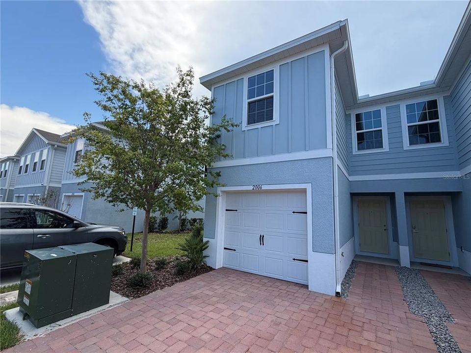 For Rent: $2,300 (3 beds, 2 baths, 1441 Square Feet)