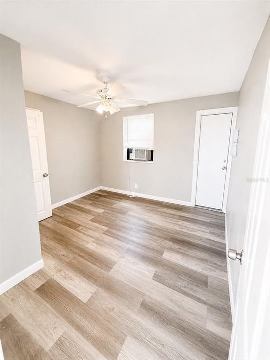 For Rent: $1,275 (1 beds, 1 baths, 700 Square Feet)