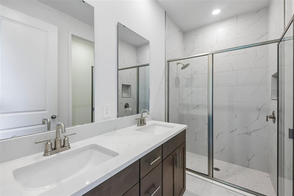 For Sale: $499,999 (4 beds, 2 baths, 1839 Square Feet)