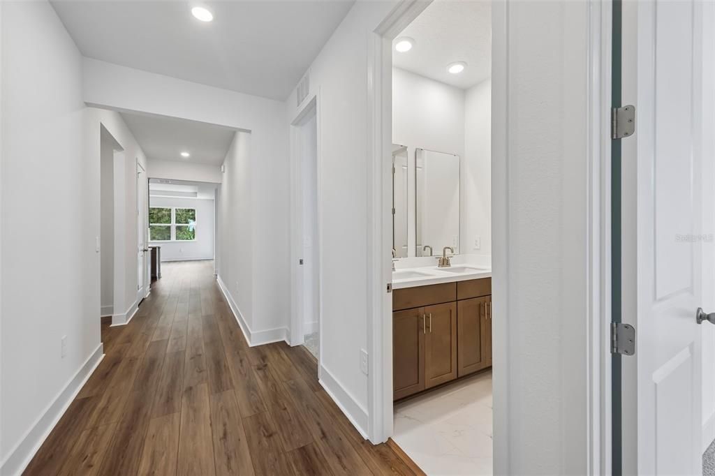 For Sale: $499,999 (4 beds, 2 baths, 1839 Square Feet)
