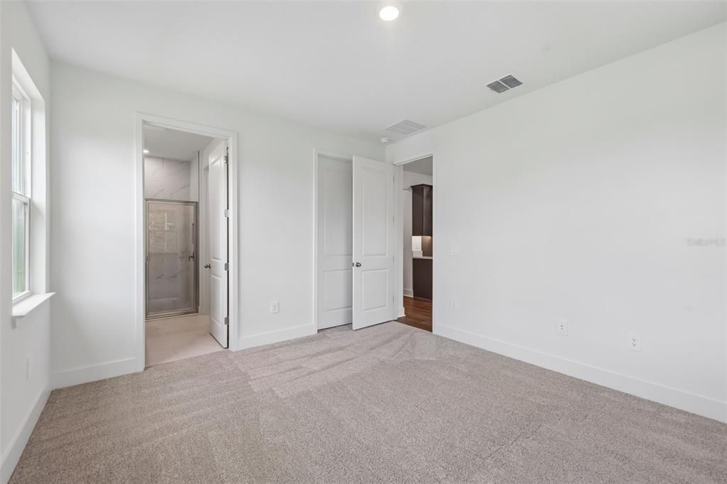 For Sale: $499,999 (4 beds, 2 baths, 1839 Square Feet)
