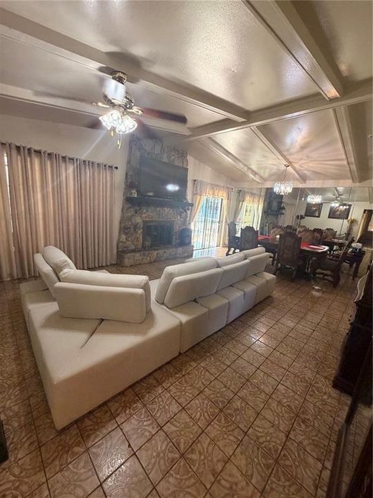 Recently Sold: $330,000 (3 beds, 2 baths, 1719 Square Feet)