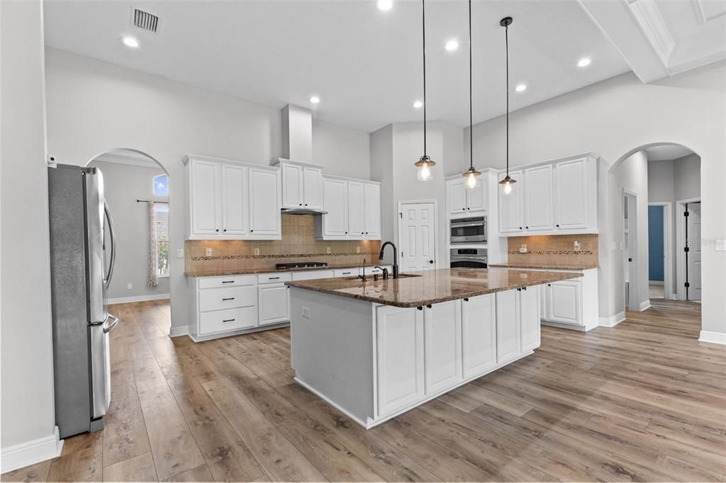 En Venta: $899,000 (5 camas, 4 baños, 3729 Pies cuadrados)
