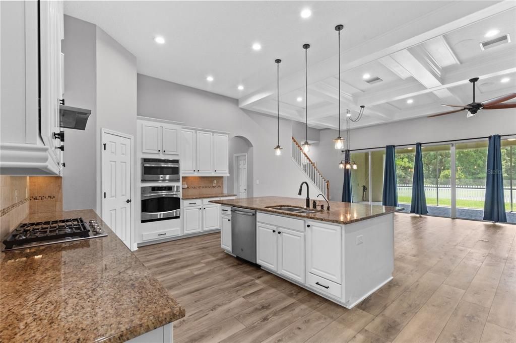 En Venta: $899,000 (5 camas, 4 baños, 3729 Pies cuadrados)