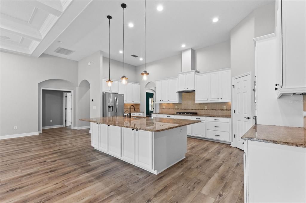 En Venta: $899,000 (5 camas, 4 baños, 3729 Pies cuadrados)