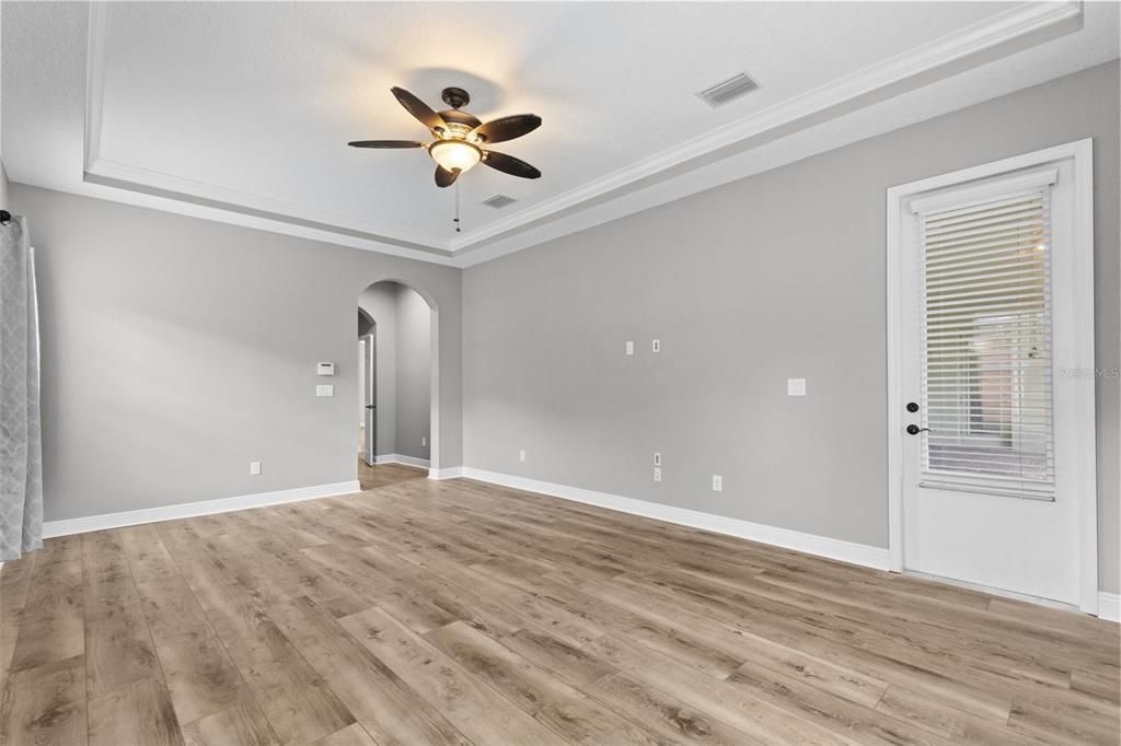 En Venta: $899,000 (5 camas, 4 baños, 3729 Pies cuadrados)