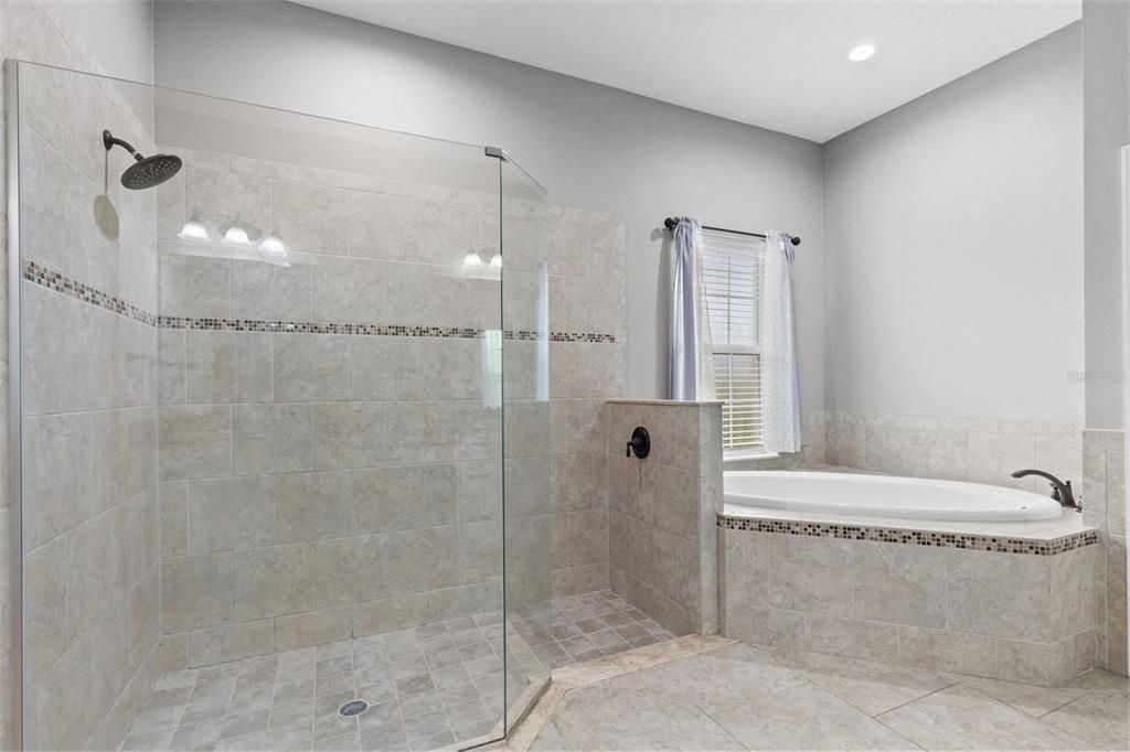 En Venta: $899,000 (5 camas, 4 baños, 3729 Pies cuadrados)