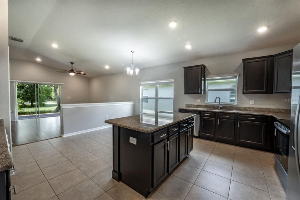 For Rent: $2,675 (4 beds, 2 baths, 2231 Square Feet)