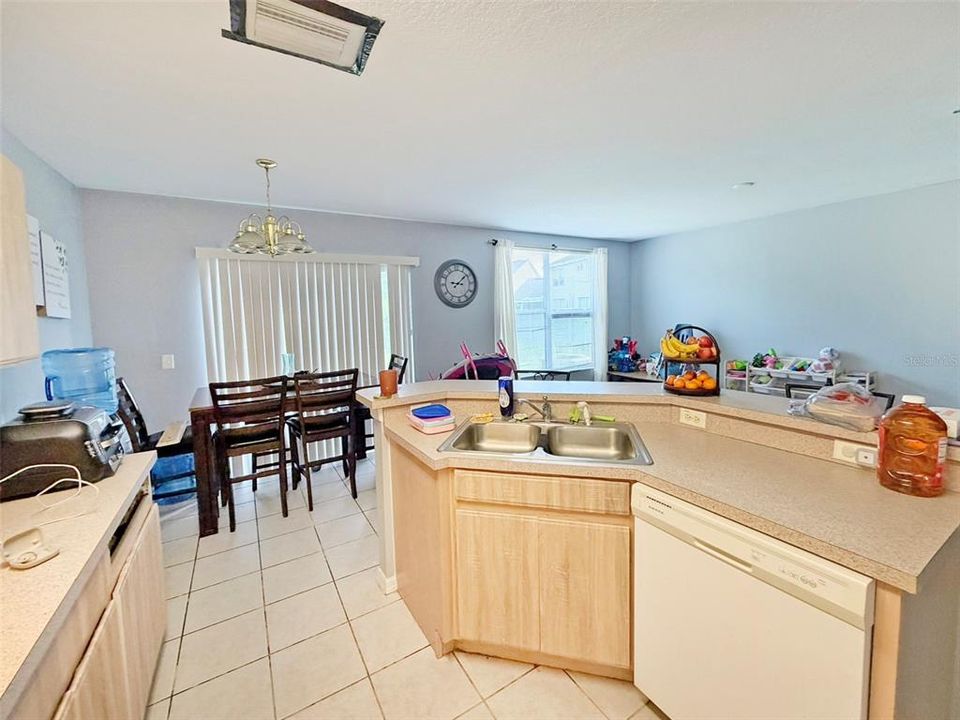 For Sale: $220,000 (3 beds, 2 baths, 1578 Square Feet)