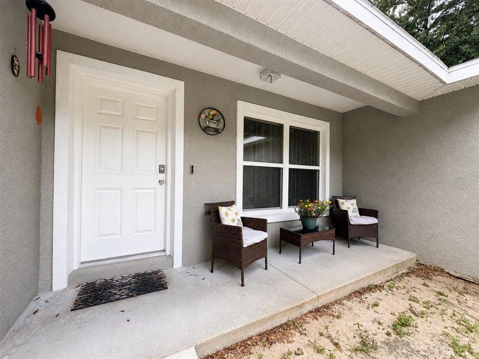For Sale: $234,900 (3 beds, 2 baths, 1285 Square Feet)