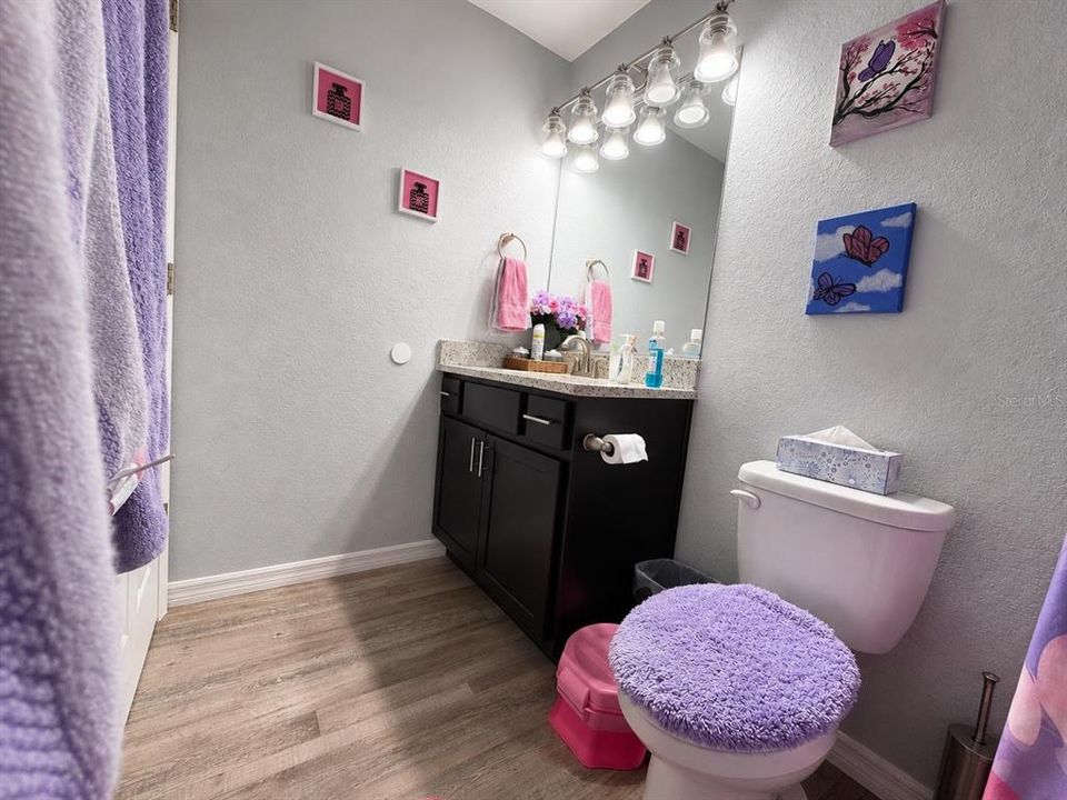 For Sale: $234,900 (3 beds, 2 baths, 1285 Square Feet)