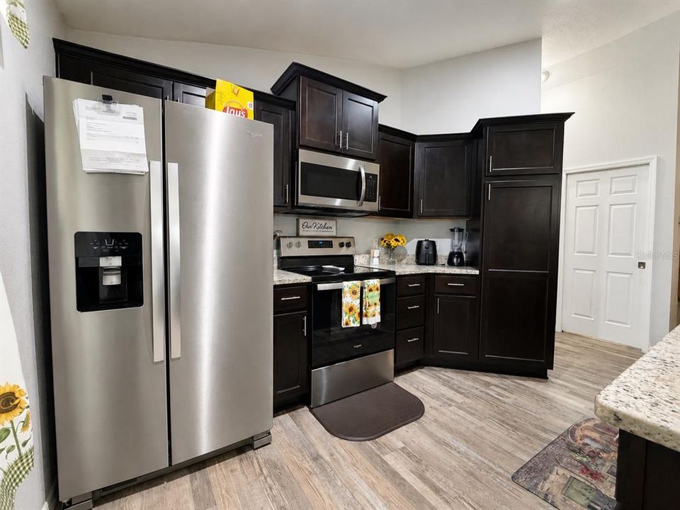 For Sale: $234,900 (3 beds, 2 baths, 1285 Square Feet)