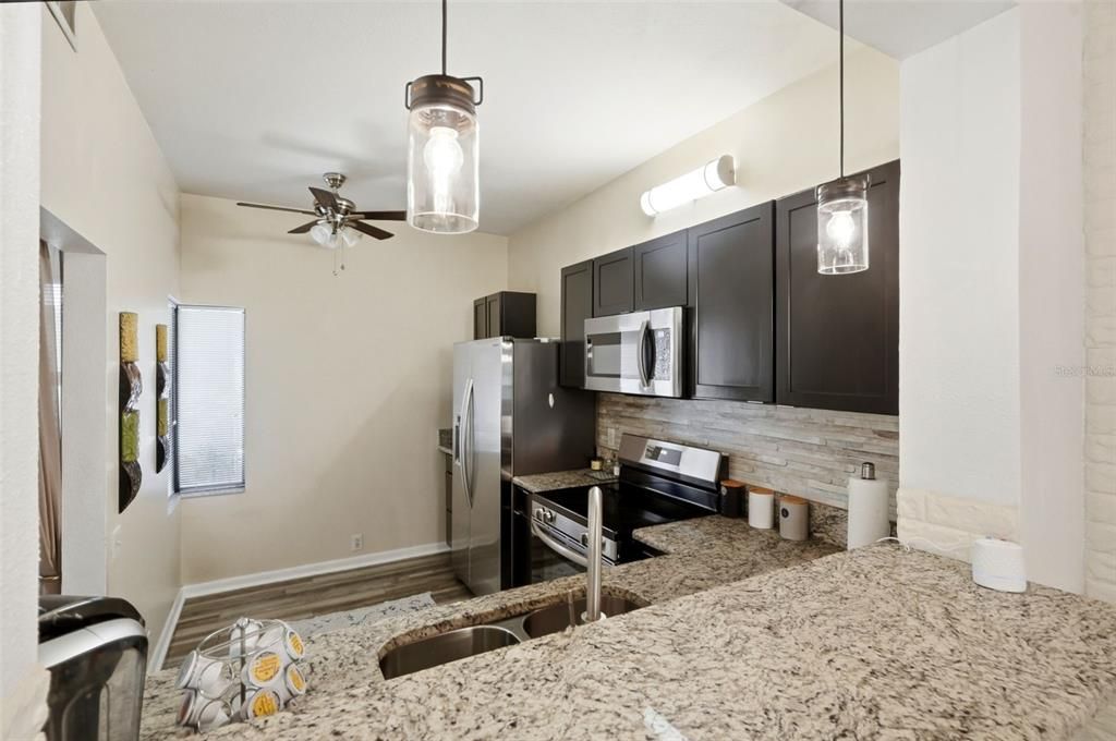 For Sale: $290,900 (2 beds, 2 baths, 1140 Square Feet)
