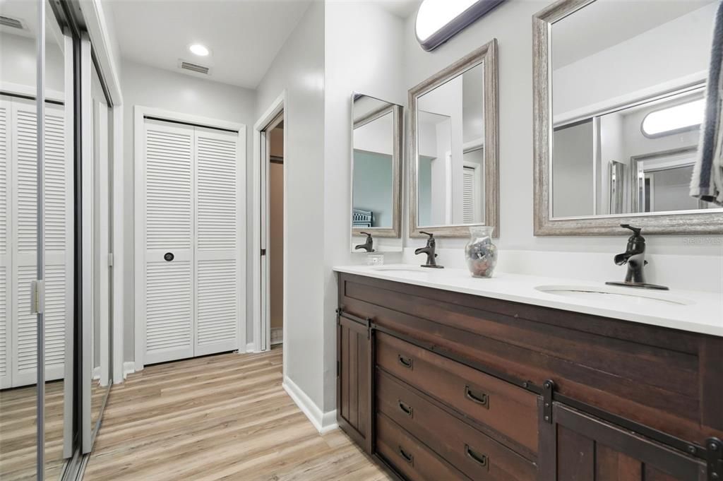 For Sale: $290,900 (2 beds, 2 baths, 1140 Square Feet)