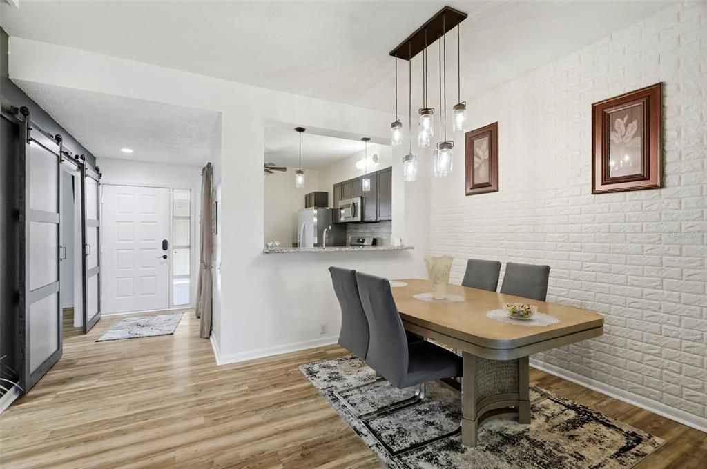 For Sale: $290,900 (2 beds, 2 baths, 1140 Square Feet)
