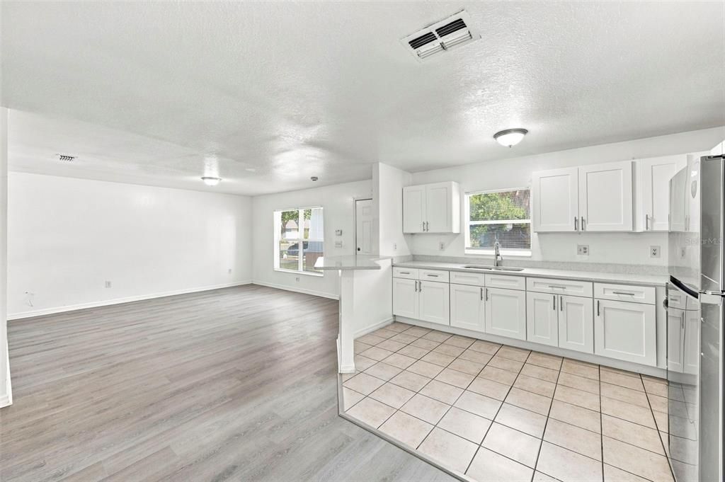 En Venta: $300,000 (3 camas, 2 baños, 1200 Pies cuadrados)