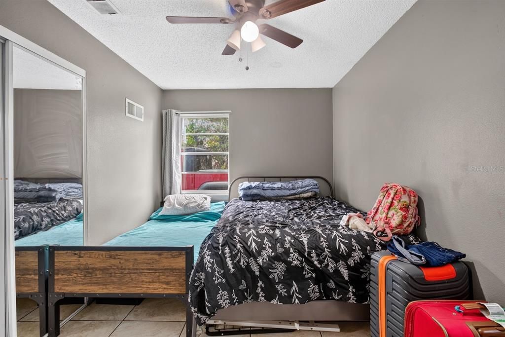 For Sale: $200,000 (3 beds, 1 baths, 975 Square Feet)