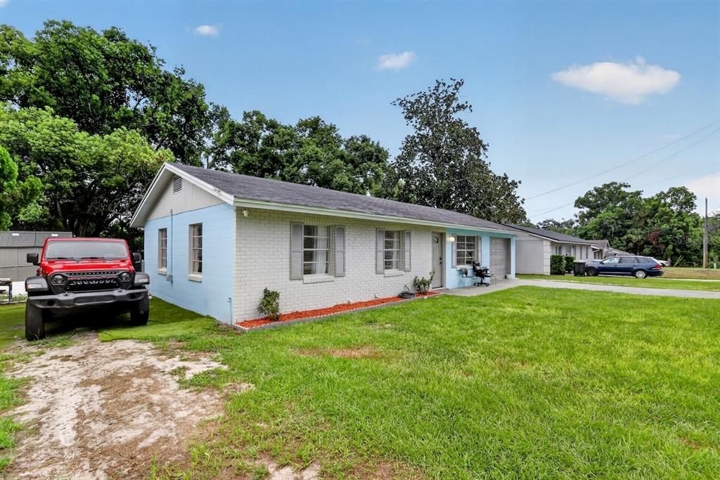 For Sale: $200,000 (3 beds, 1 baths, 975 Square Feet)