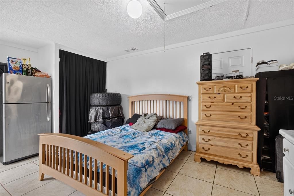 For Sale: $200,000 (3 beds, 1 baths, 975 Square Feet)