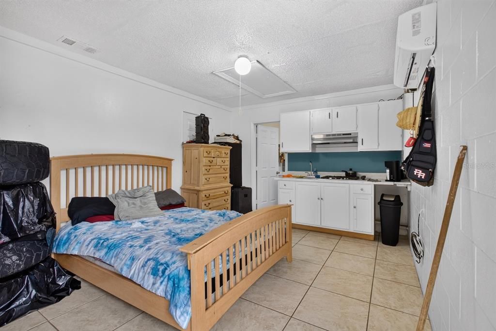 For Sale: $200,000 (3 beds, 1 baths, 975 Square Feet)