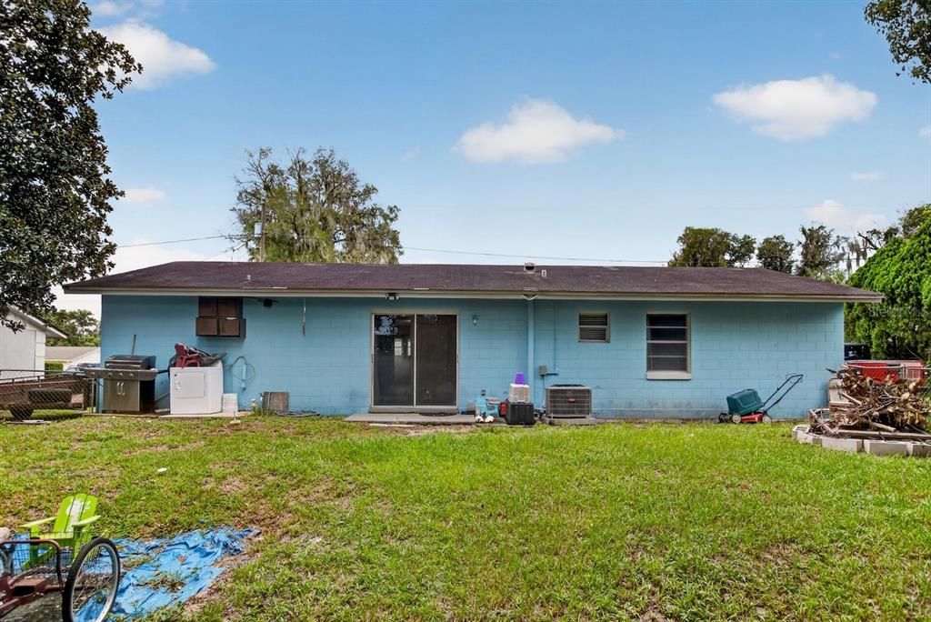 For Sale: $200,000 (3 beds, 1 baths, 975 Square Feet)