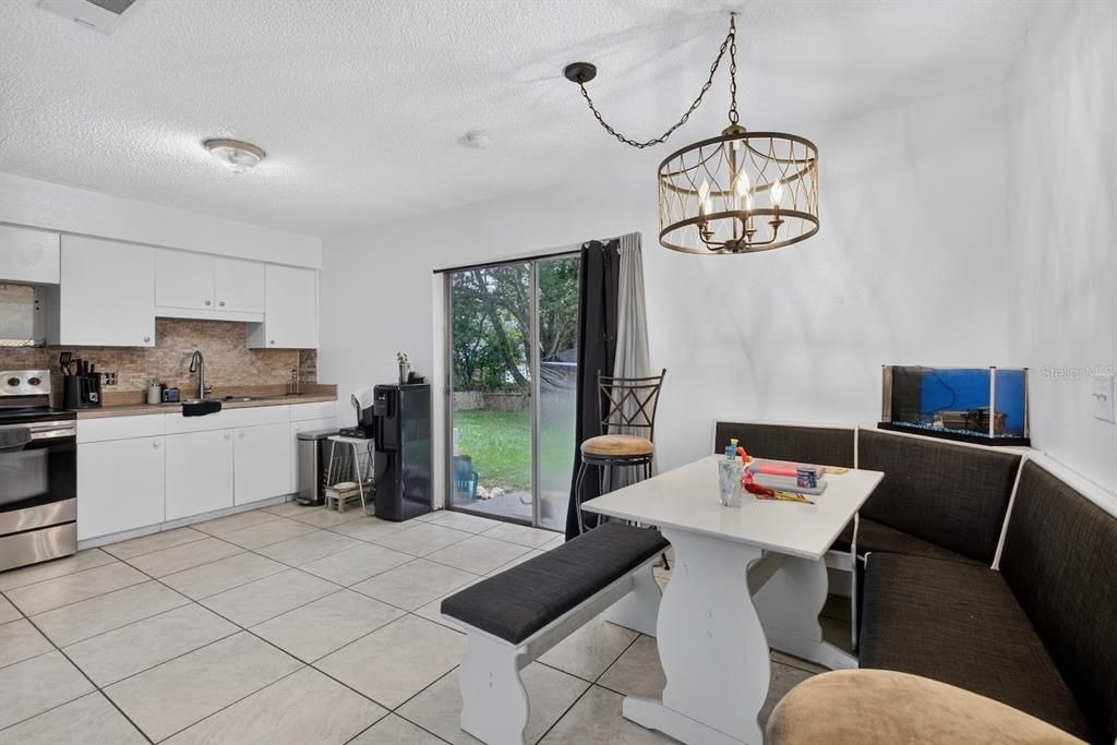 For Sale: $200,000 (3 beds, 1 baths, 975 Square Feet)