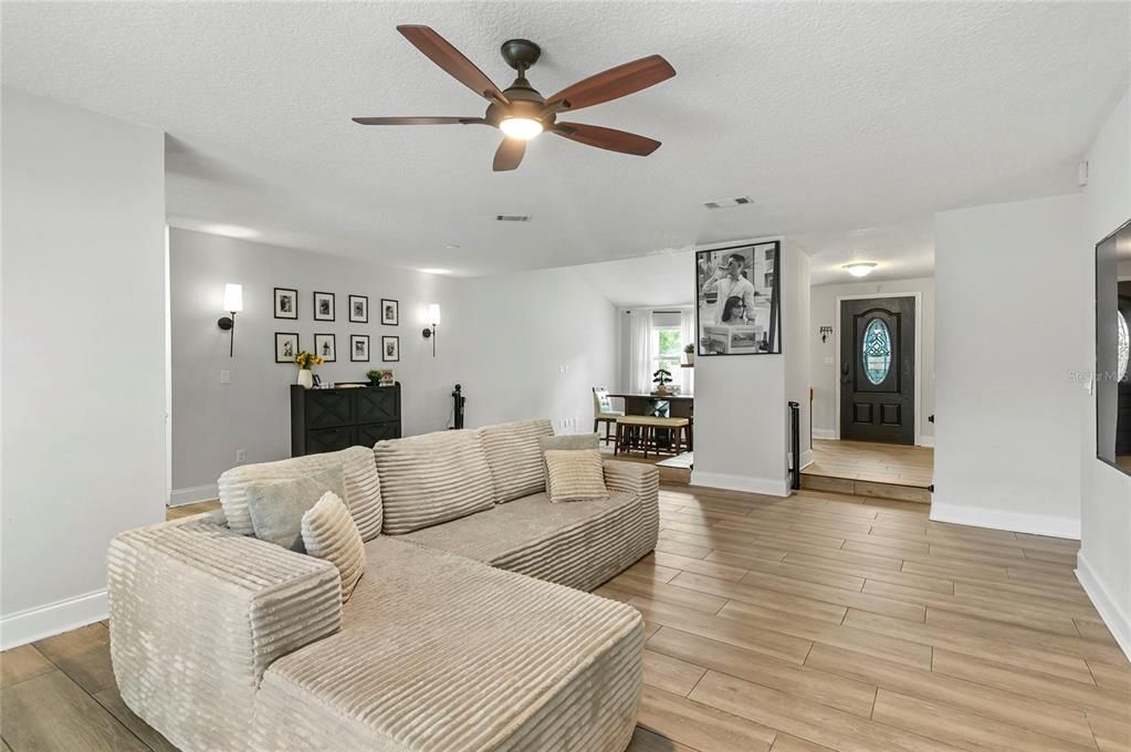 For Sale: $399,900 (3 beds, 2 baths, 1554 Square Feet)