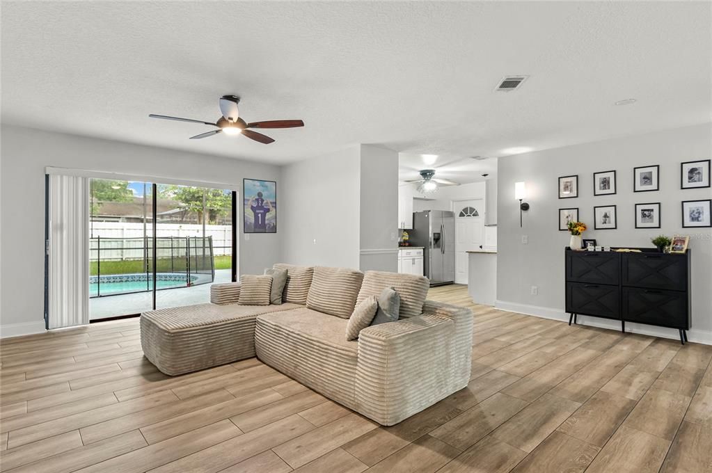 For Sale: $399,900 (3 beds, 2 baths, 1554 Square Feet)