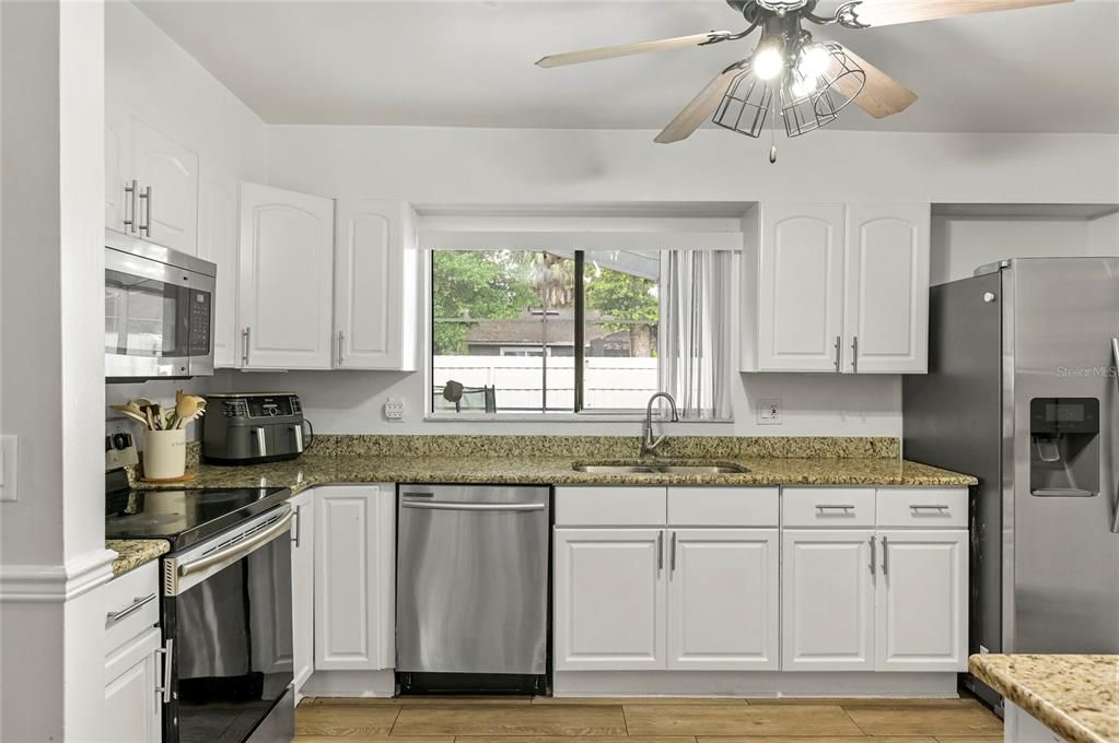 For Sale: $399,900 (3 beds, 2 baths, 1554 Square Feet)