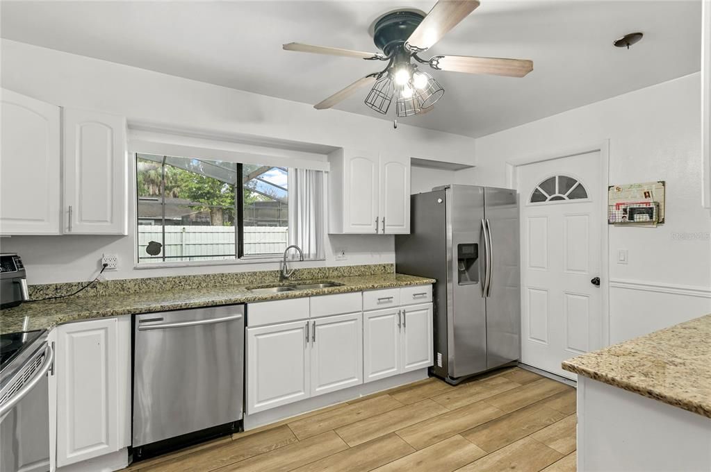 For Sale: $399,900 (3 beds, 2 baths, 1554 Square Feet)