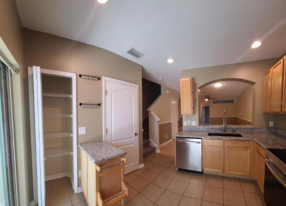 В аренду: $1,695 (2 спален, 2 ванн, 1335 Квадратных фут)