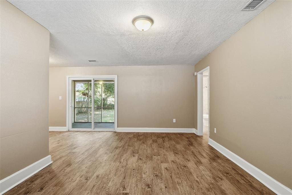 For Sale: $261,325 (3 beds, 1 baths, 1293 Square Feet)