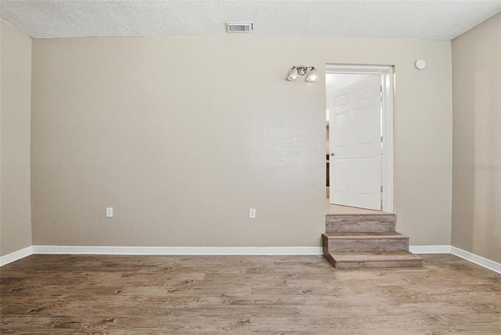 For Sale: $261,325 (3 beds, 1 baths, 1293 Square Feet)
