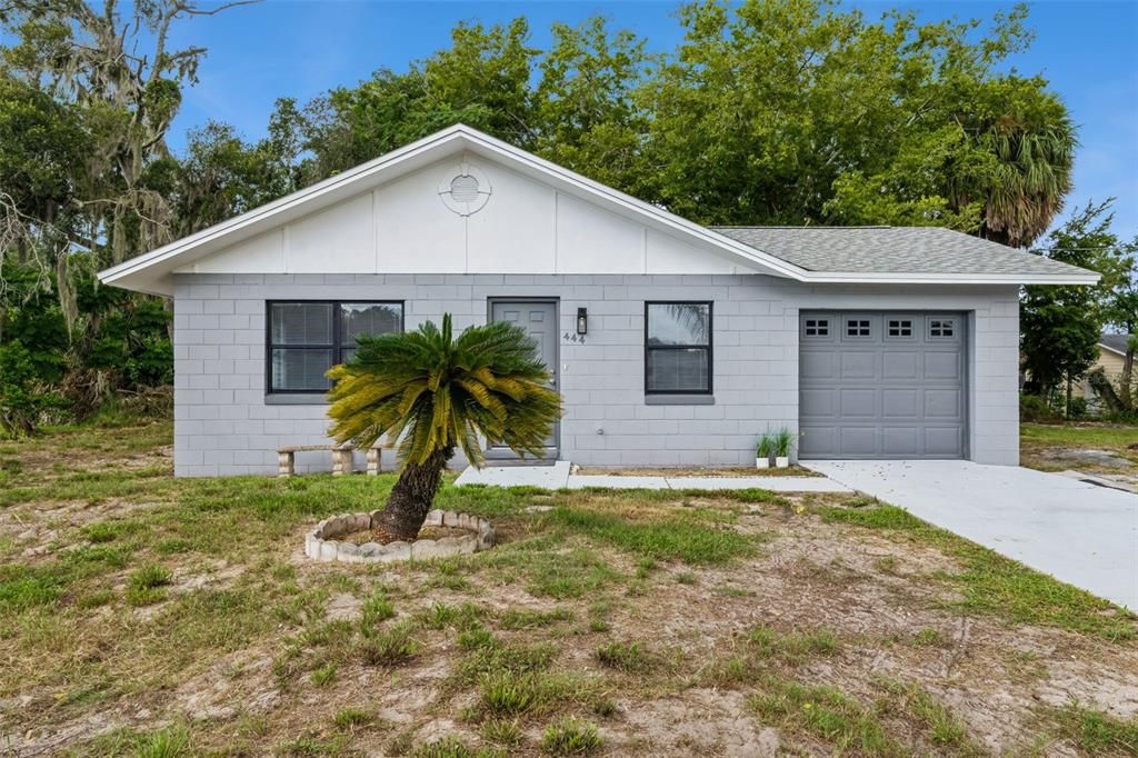 For Sale: $289,000 (3 beds, 2 baths, 1092 Square Feet)