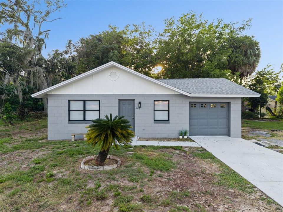 For Sale: $289,000 (3 beds, 2 baths, 1092 Square Feet)