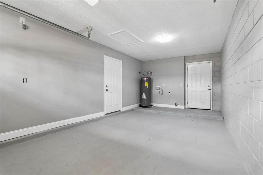 For Sale: $289,000 (3 beds, 2 baths, 1092 Square Feet)