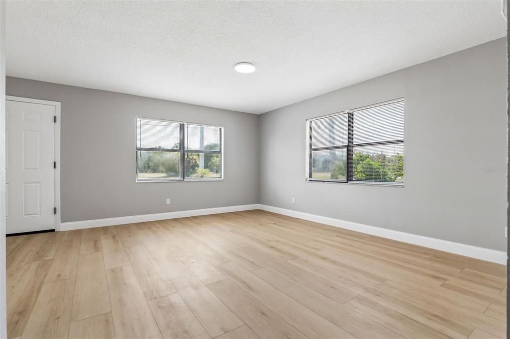 For Sale: $289,000 (3 beds, 2 baths, 1092 Square Feet)