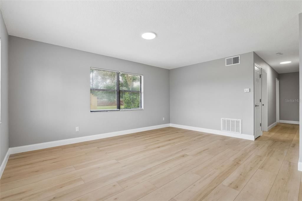 For Sale: $289,000 (3 beds, 2 baths, 1092 Square Feet)