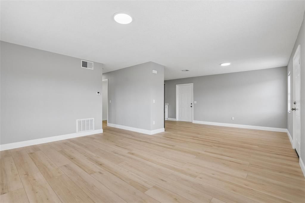 For Sale: $289,000 (3 beds, 2 baths, 1092 Square Feet)