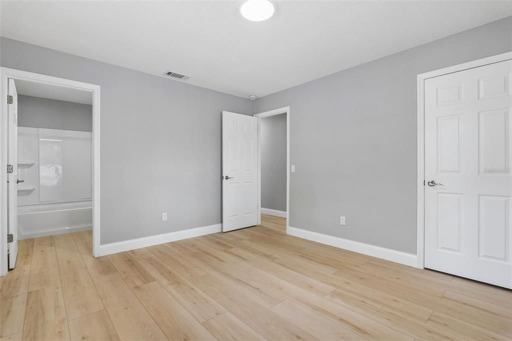 For Sale: $289,000 (3 beds, 2 baths, 1092 Square Feet)