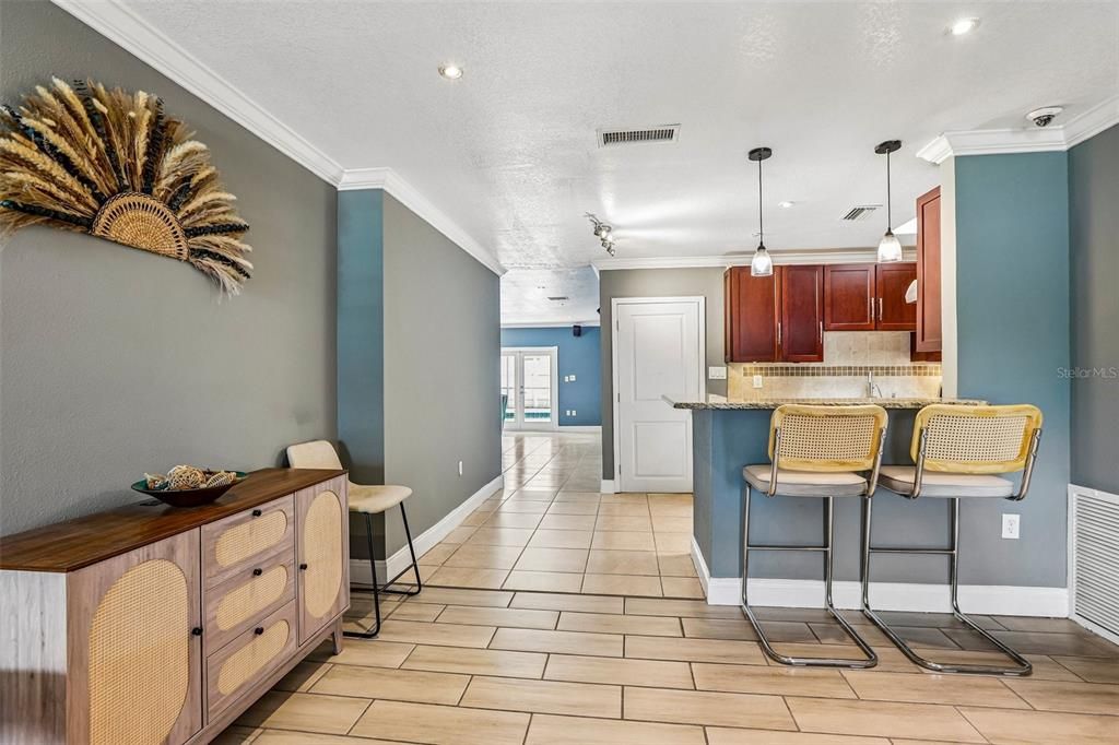 En Venta: $389,900 (4 camas, 2 baños, 2096 Pies cuadrados)